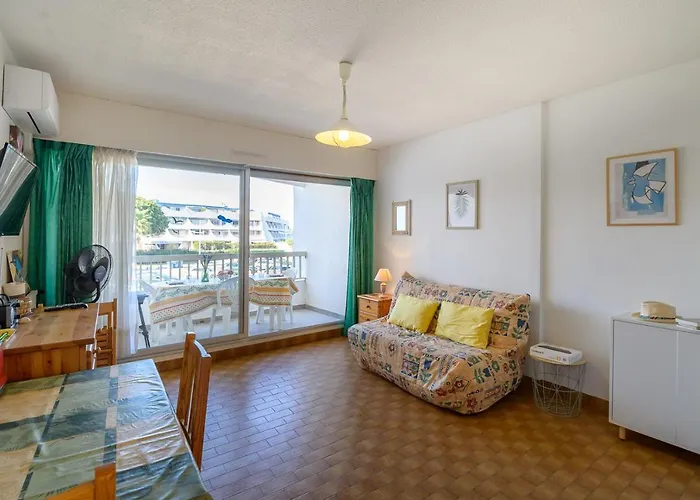 Appartement Donnant Sur Le Port De Plaisance De Port Camargue Et A Proximite Des Plages *